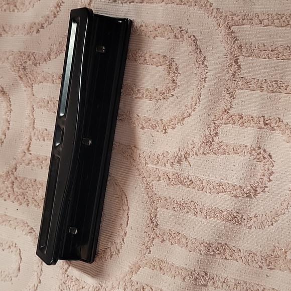 JAM Metal Paper 3 Hole Punch, black. 10 sheet capacity. - Picture 2 of 8